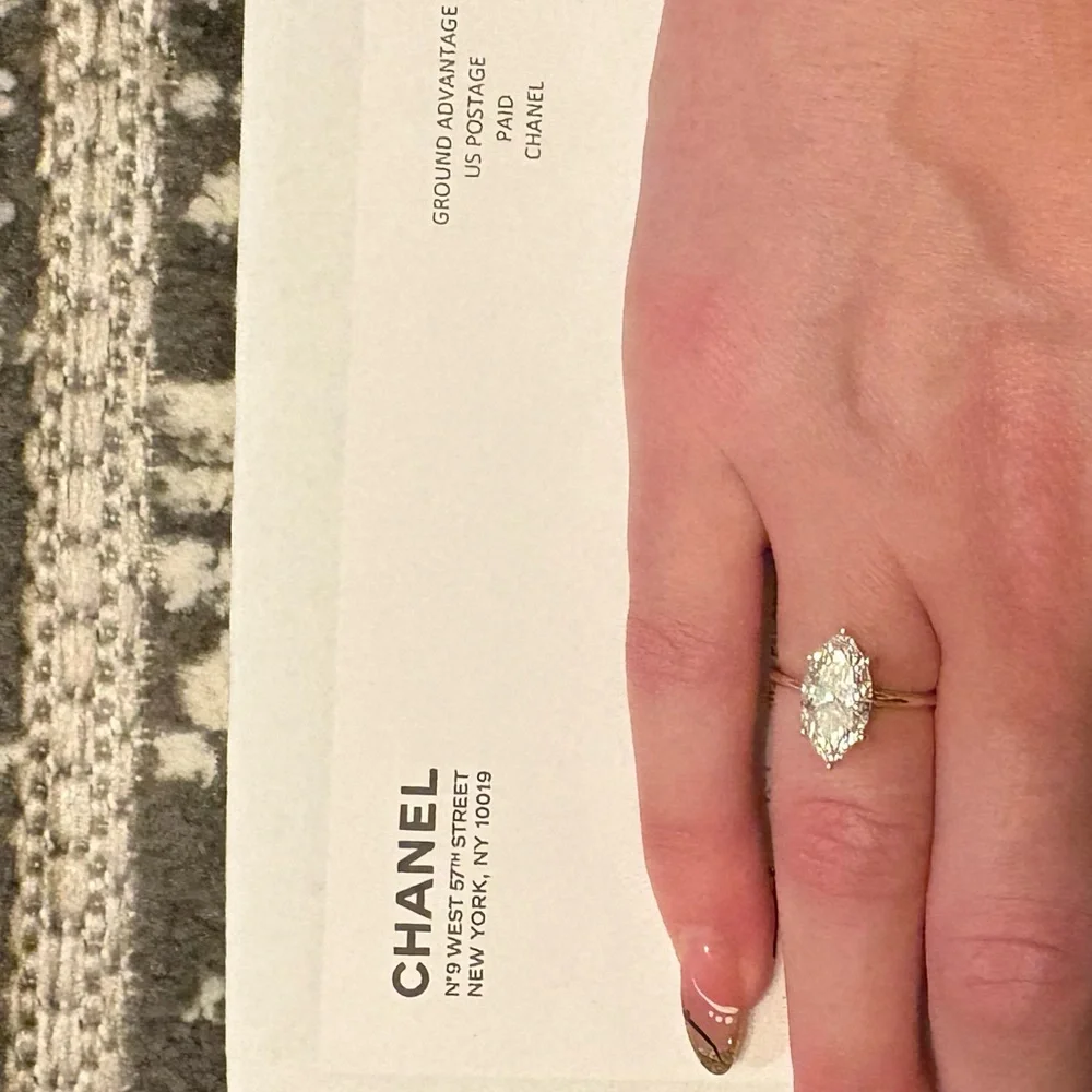 CHANEL Gold and pearl Logo Earrings - Picture 10 of 11